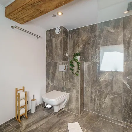 Haselhuhn Apartment Hartau
